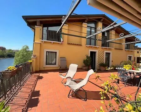 Appartamento House On The River *